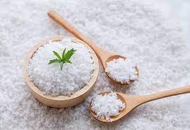 Chữa nứt kẽ hậu môn tại nhà bằng ngâm nước muối loãng